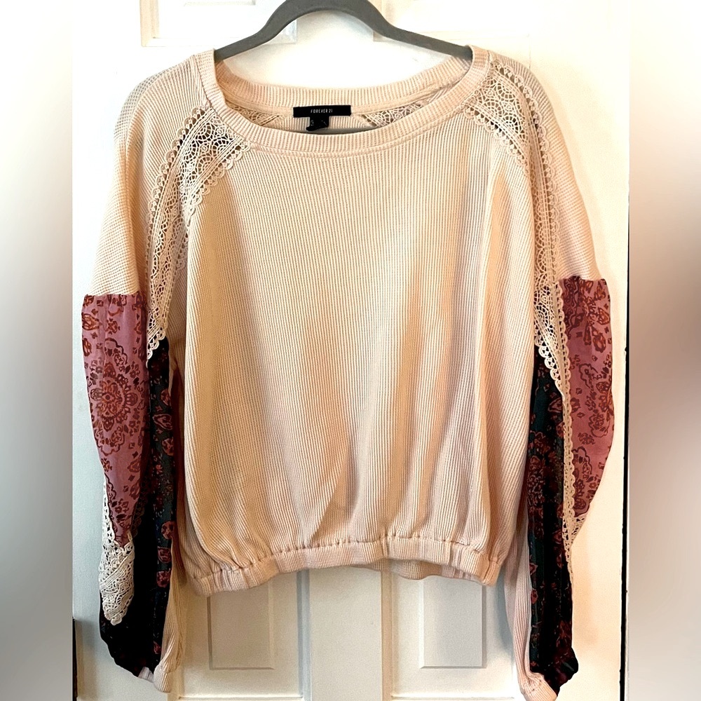 FOREVER 21 Boho Round Collar Women's Top with Volume Colorful Sleeves Size: (S).